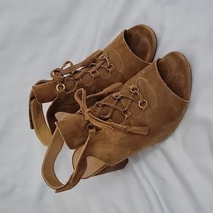 Adrienne Vittadini Peavy sandal size 7.5